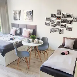 https://king-size-sunny-home-19-minutes-to-center.praguehotelsweb.com