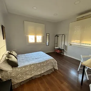 https://plaza-de-la-caleta.es-andalucia.com